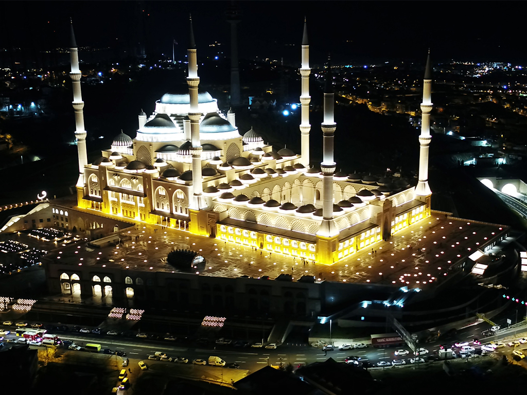 Çamlıca Camii